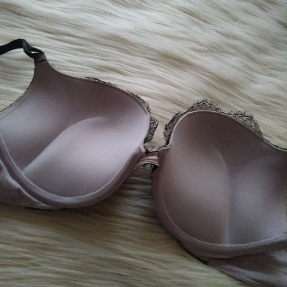 Victoria Secret Bombshell Bra - Picture 2 of 2
